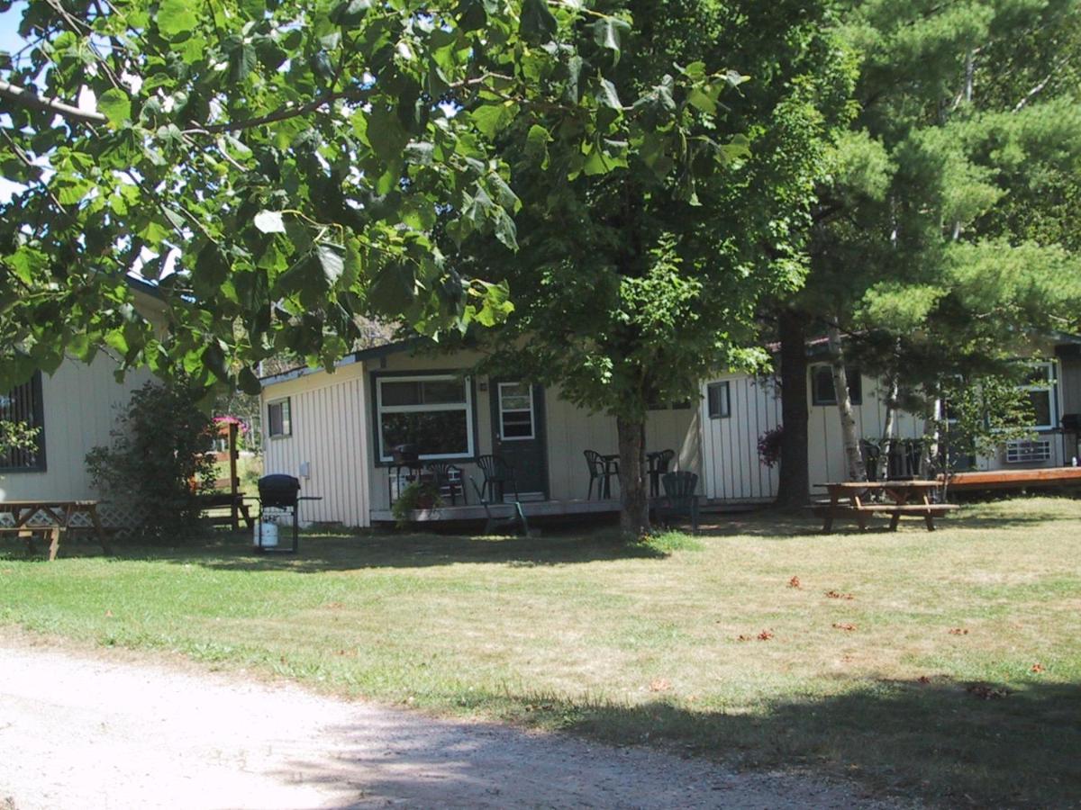 Colonial Bay Motel And Cottages Huntsville Luaran gambar