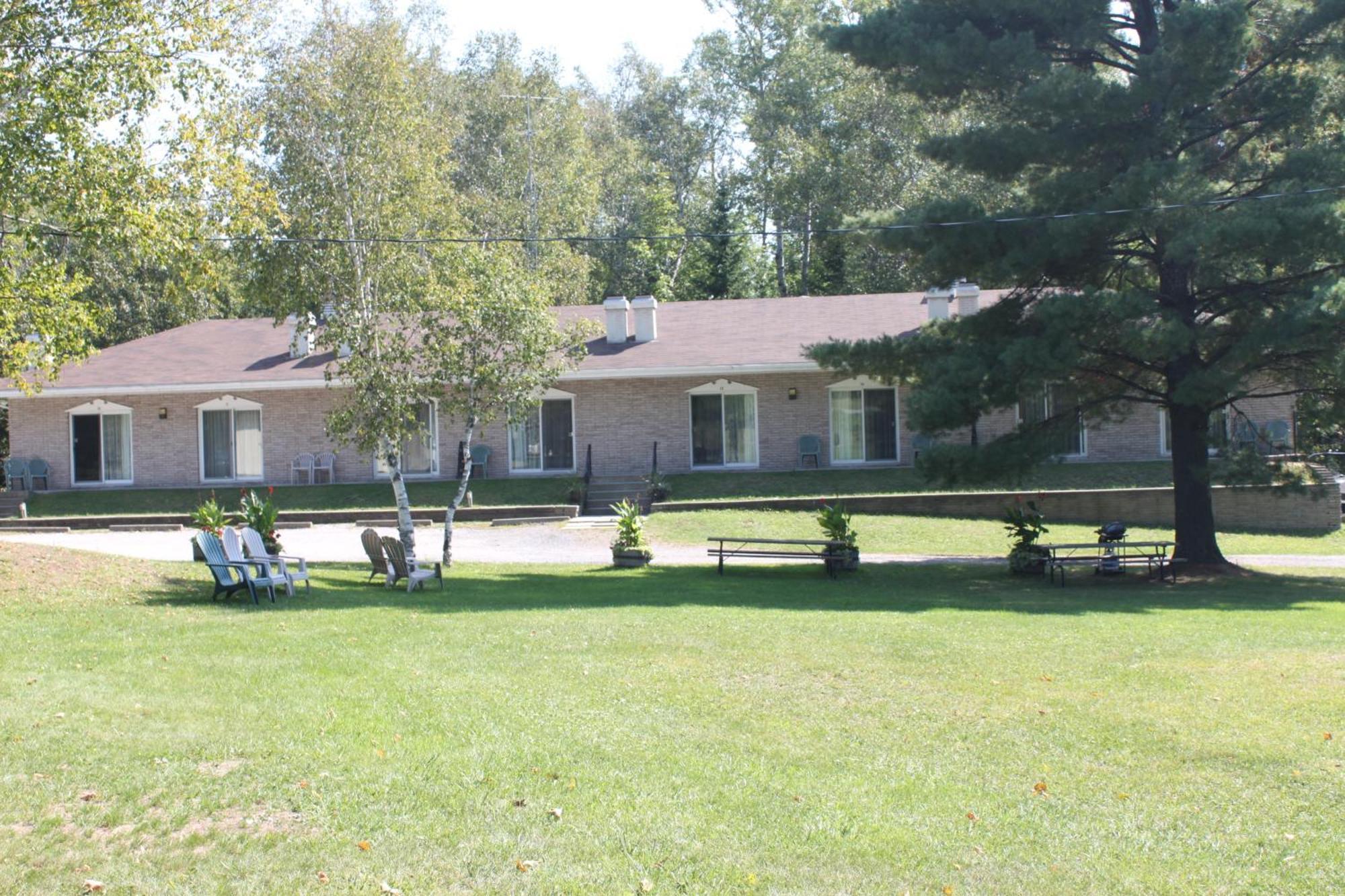 Colonial Bay Motel And Cottages Huntsville Luaran gambar
