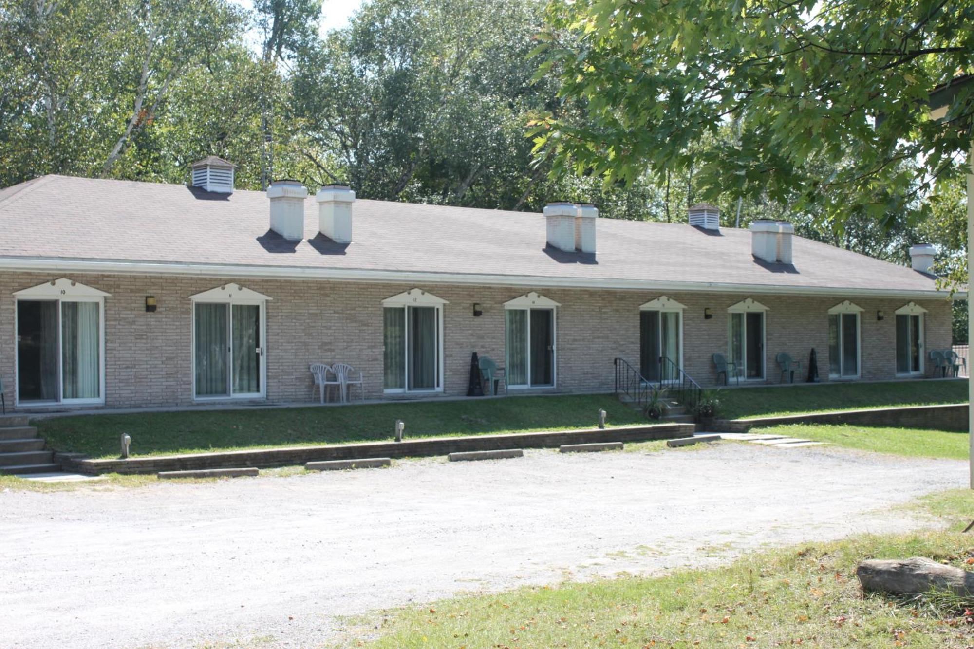 Colonial Bay Motel And Cottages Huntsville Luaran gambar
