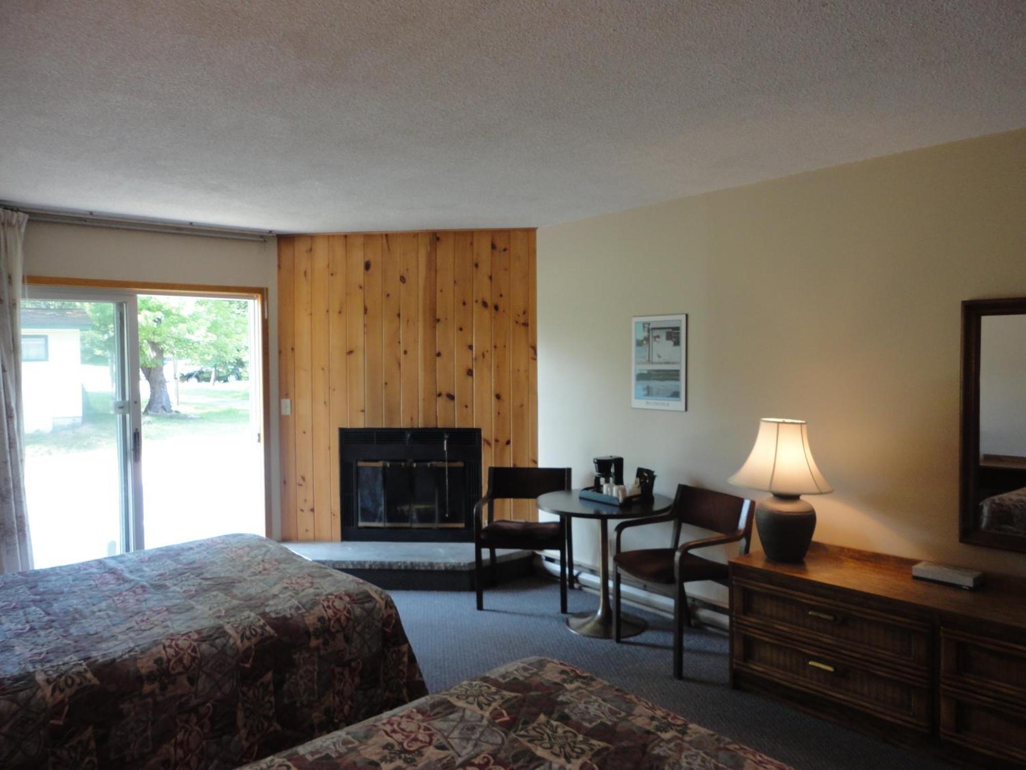 Colonial Bay Motel And Cottages Huntsville Luaran gambar